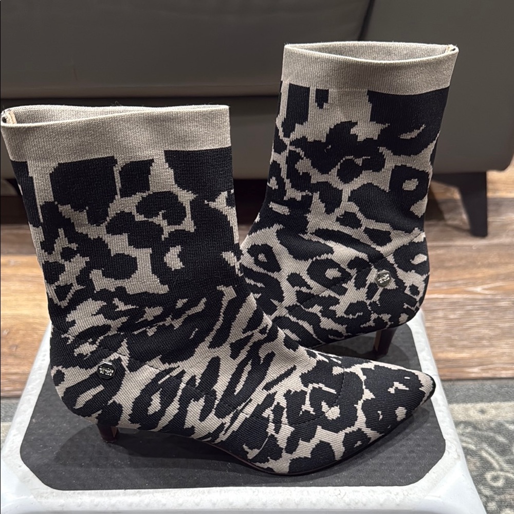 Louise et Cie Black and Gray Heeled Boots with Modern Design